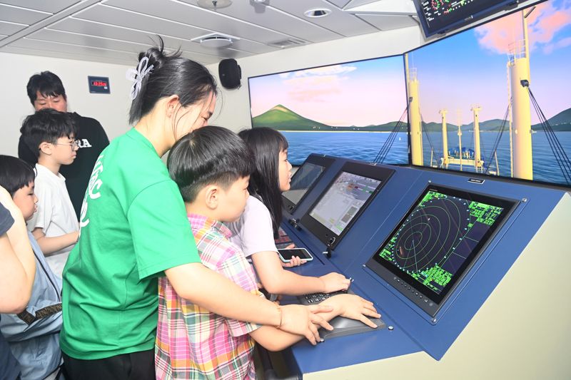 국립부경대 ‘바다 위 캠퍼스’ 개방.."항해 체험" 호응