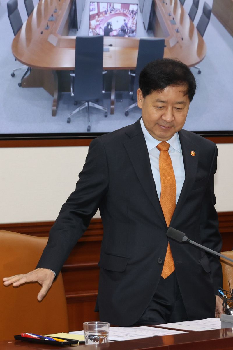 구윤철 부총리 겸 기획재정부 장관이 20일 서울 종로구 정부서울청사에서 열린 성장전략 TF 겸 경제관계장관회의에 참석하고 있다. 사진=서동일 기자
