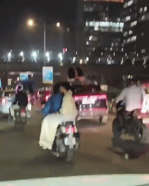 대체 뭔 생각인 거지? 누리꾼 혀 내두른 인도 도로위 진풍경