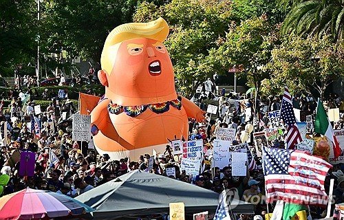 트럼프 반대 '노 킹스' 시위 (출처=연합뉴스)