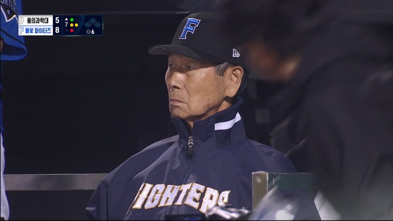 불꽃 파이터즈, 역전승 쾌거…송승준 내가 있어야할 곳은 마운드