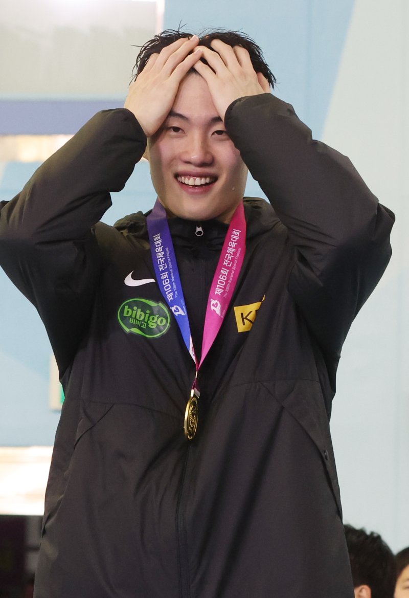"눈물의 아시아 신기록" 황선우... 전국체전 자유형 200m서 쑨양마저 넘었다