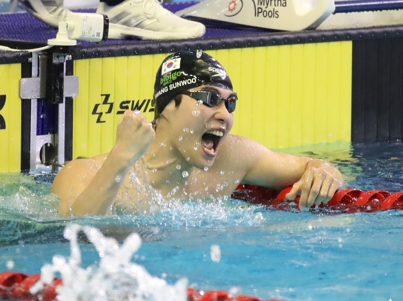 "눈물의 아시아 신기록" 황선우... 전국체전 자유형 200m서 쑨양마저 넘었다
