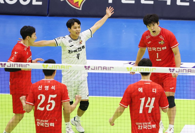 KOVO “러셀 유니폼 착용은 규정 위반 아냐”… 한국전력 반발 속 제재금 결정 근거는?