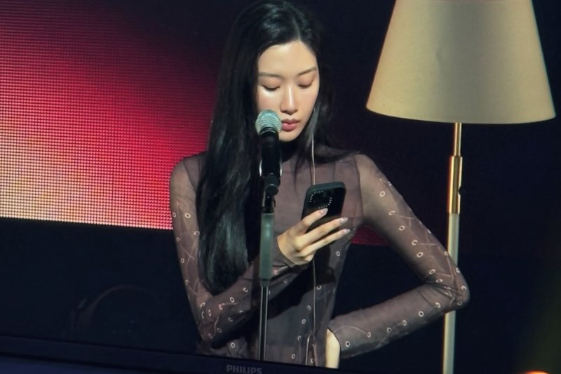 문가영 뚜렷 이목구비에 깜짝…시스루룩 완벽 소화