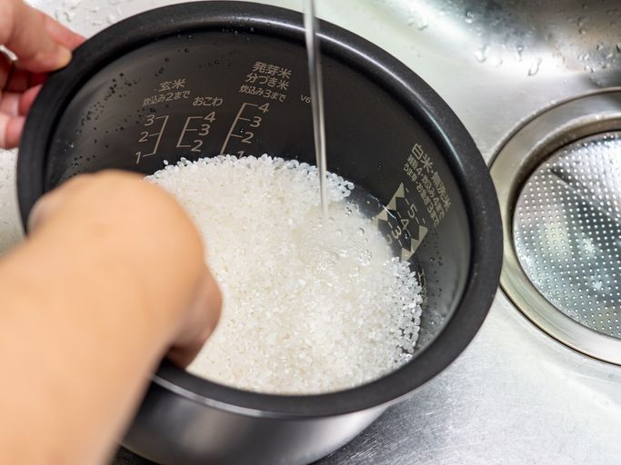 전기밥솥에 쌀 씻으면... 놀라운 전문가의 경고