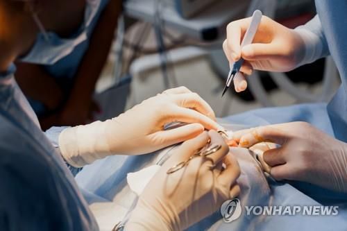 환자와 짜고 종양 부풀린 의사와 브로커, 10억 챙기고...