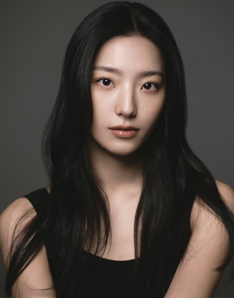 프로미스나인 출신 이새롬, 333과 전속계약…배우로 새출발