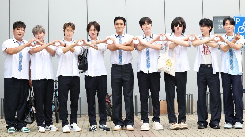 우리 나가도 돼? 슈주, '90년생 없는' 마마 첫날 퍼포머에 당혹 [N이슈]