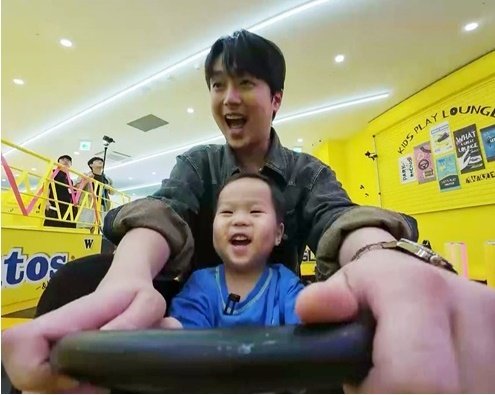 '슈돌' 이찬원, 은우·정우 만났다…꿀 떨어지는 눈빛