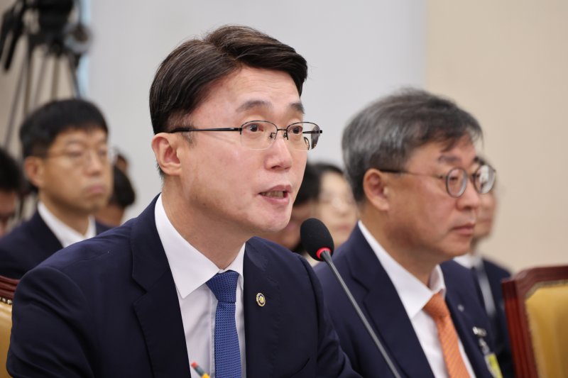 [서울=뉴시스] 김금보 기자 = 류제명 과학기술정보통신부 제2차관이 21일 서울 여의도 국회에서 열린 과학기술정보방송통신위원회의 ICT 공공기관에 대한 국정감사에서 질의에 답하고 있다. 2025.10.21. kgb@newsis.com <저작권자ⓒ 공감언론 뉴시스통신사. 무단전재-재배포 금지.> /사진=뉴시스화상