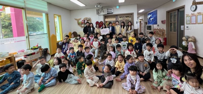 [의왕=뉴시스] 초록 꿈 어린이집 어린이들. (사진=의왕시 제공).2025.10.21.photo@newsis.com