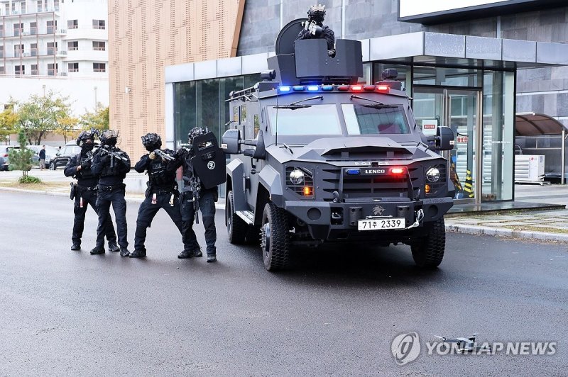 땅에 떨어진 드론 (출처=연합뉴스)