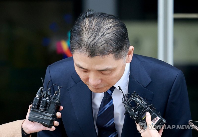 1심 선고공판 마친 카카오 김범수 (출처=연합뉴스)