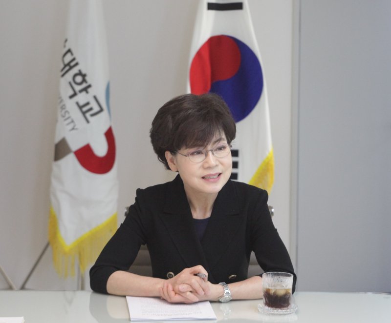 서유미 초당대 총장은 21일 파이낸셜뉴스와 인터뷰에서 지역 대학의 역할과 초당대학교가 나아갈 방향에 대해 설명하고 있다. 초당대학교 제공