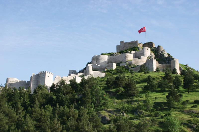 아마시아 산등성이에 우뚝 솟아있는 하르세나성. 여기에선 아마시아가 한눈에 내려다 보인다. 튀르키예문화관광부 제공