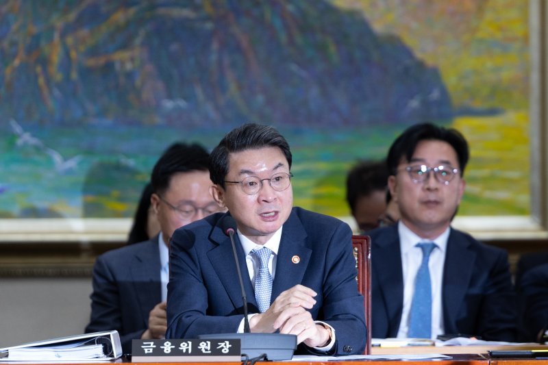 이억원 금융위원장이 20일 서울 여의도 국회에서 열린 정무위원회 금융위원회 등에 대한 국정감사에 출석해 의원 질의에 답변하고 있다. 2025.10.20/뉴스1 ⓒ News1 이승배 기자