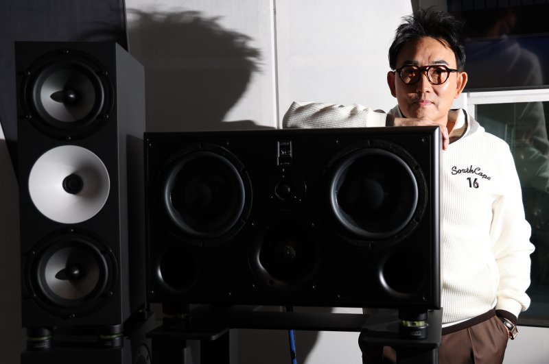 이승철, 딸 결혼식서 5곡 열창하며 축하…잔나비·이무진도 축가