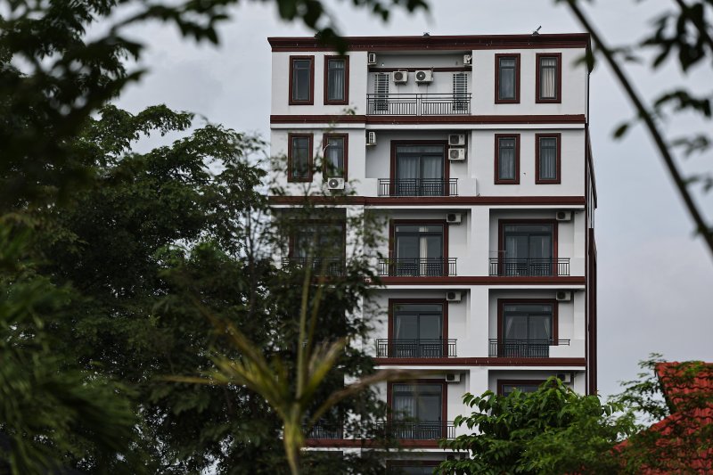 21일(현지시간) 캄보디아 프놈펜 외곽 온라인스캠범죄가 이뤄졌던 건물의 모습. 현지 언론에 따르면 이곳에서 지난달 15일 캄보디아 당국의 단속으로 온라인스캠범죄에 가담한 한국인 33명을 포함해 48명을 체포했다. 2025.10.21/뉴스1 ⓒ News1 김도우 기자