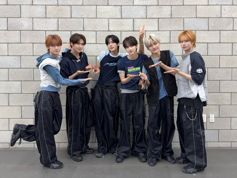 인기 가속 페달 밟았다…투어스, '오버드라이브'로 음방 첫 1위