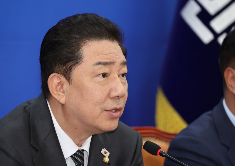 김병기 더불어민주당 원내대표가 지난 19일 오전 서울 여의도 국회에서 열린 국정감사 기자간담회에서 발언하고 있다. /사진=뉴시스