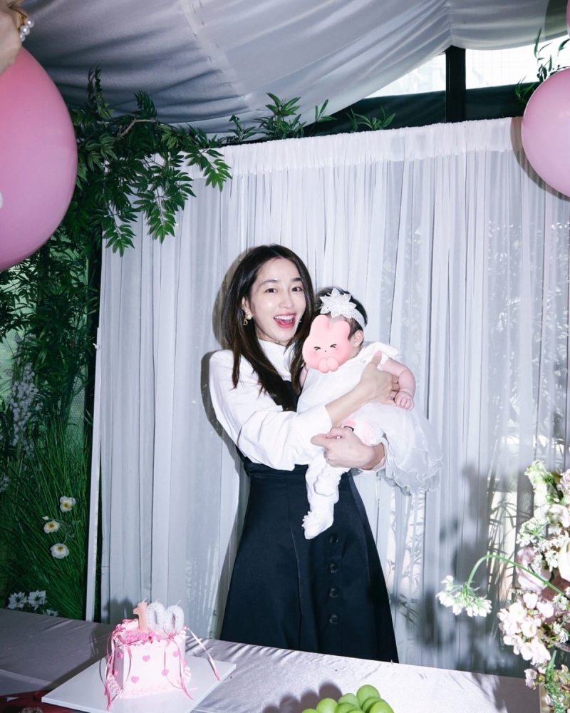 '이병헌♥' 이민정, 딸 백일 때 그 사진 공개 작고 소중한 아기 토끼