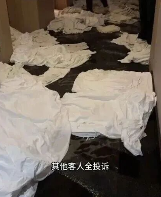 호텔 스프링클러에 옷 걸었다가 '물폭탄'... 배상금이 무려