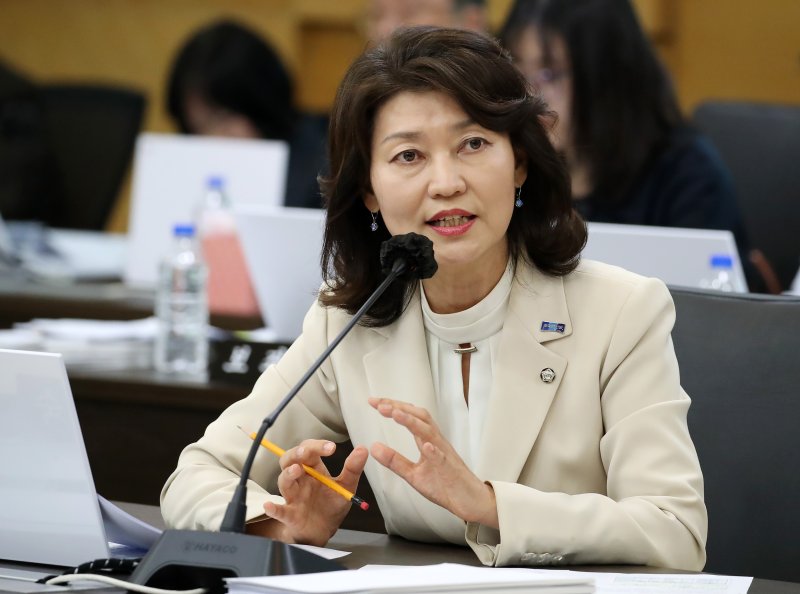 22일 오전 대구시교육청에서 열린 국회 교육위원회의 경북대, 강원대, 경북대병원, 강원대병원, 경북대치과병원, 강릉원주대치과병원에 대한 국정감사에서 조국혁신당 강경숙 의원이 질의하고 있다. 2025.10.22/뉴스1 ⓒ News1 공정식 기자