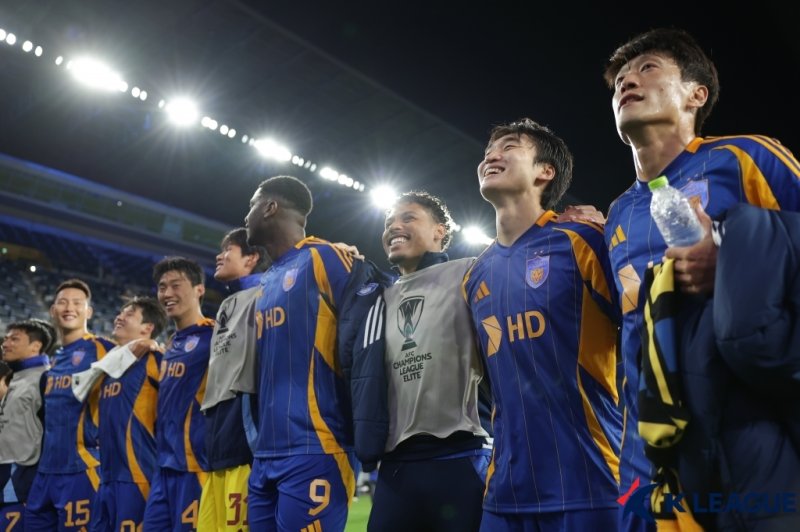 21일 산프레체 히로시마와의 경기 승리 자축하는 울산 선수들 (출처=연합뉴스)