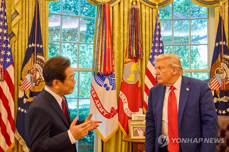 이재명 대통령, 트럼프 대통령 집무실에서 대화 (출처=연합뉴스)