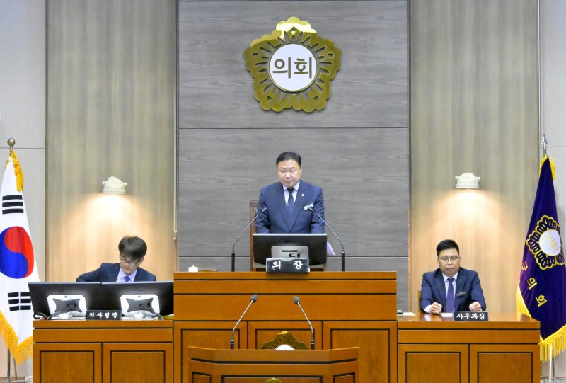 [순창=뉴시스] 22일 개회한 순창군의회 제298회 임시회 제1차 본회의, 손종석 의장이 회의를 진행하고 있다. *재판매 및 DB 금지