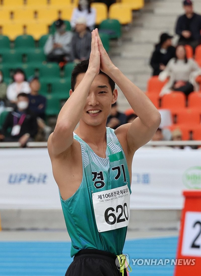 아쉬움을 전하는 우상혁 (출처=연합뉴스)