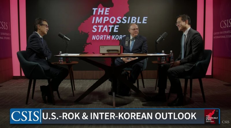 21일(현지시간) 미 전략국제문제연구소(CSIS) 팟 캐스트에서 빅터 차 CSIS 한국석좌(사진 좌측부터)의 사회로 시드니 사일러 CSIS 선임고문, 앤드루 여 브루킹스연구소 한국석좌가 북미정상회담 가능성 등에 대담하고 있다. (CSIS 팟캐스트 캡처, 재판매 및 DB금지) ⓒ News1 류정민 특파원