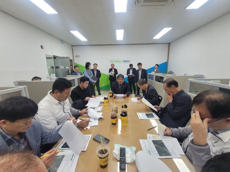 [괴산=뉴시스] 장우성 괴산 부군수가 22일 브리핑룸을 찾아 기자간담회를 하고 있다. (사진= 괴산군 제공) 2025.10.22. photo@newsis.com *재판매 및 DB 금지