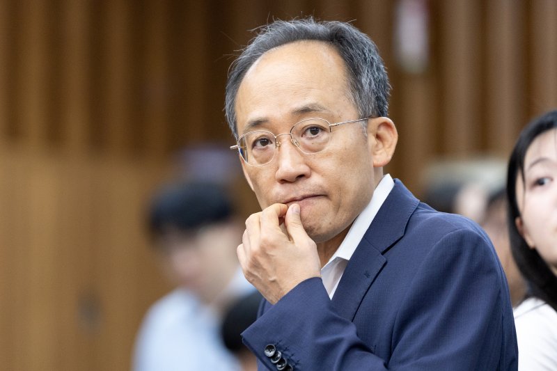 추경호 국민의힘 의원이 지난달 17일 서울 여의도 국회에서 열린 '기재부·금융위 조직 개편안 토론회 : 개편인가 개악인가?'에 참석하고 있다./뉴스1 ⓒ News1 이승배 기자