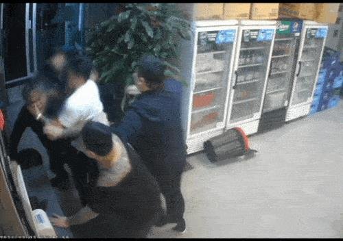 식당 패싸움 (출처=연합뉴스)