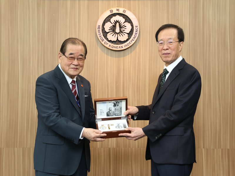 이석연 국민통합위원장이 22일 이종찬 광복회장(왼쪽)을 예방했다. [사진=국민통합위원회 제공] *재판매 및 DB 금지
