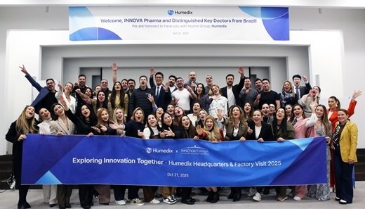 지난 21일 휴메딕스의 브라질 협력사인 이노바 임직원과 브라질 의료진들이 판교 본사를 방문했다. (휴온스글로벌 제공)