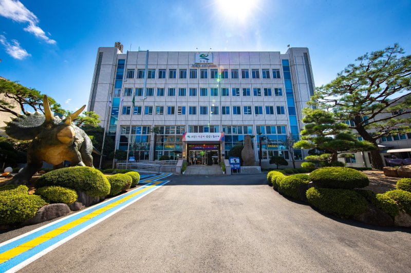 [고성(경남)=뉴시스] 신정철 기자= 경남 고성군은 29일, 고성군 노인복지회관 강당(1층)에서 국민권익위원회와 함께 ‘달리는 국민신문고’를 운영한다고 22일 밝혔다.사진은 고성군청 전경.(사진=뉴시스DB).2025.10.22. sin@newsis.com