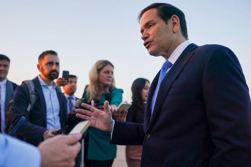 [텔아비브=AP/뉴시스] 마코 루비오 미국 국무장관이 지난달 16일(현지 시간) 텔아비브 인근 벤구리온 국제공항에서 카타르로 떠나기 전 기자회견하고 있다. 루비오 장관은 이번 주 후반 다시 이스라엘을 찾을 예정이다. 2025.10.22.