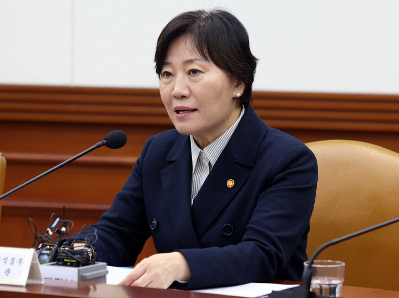 [서울=뉴시스] 추상철 기자 = 사진은 송미령 농림축산식품부 장관이 지난 20일 오전 서울 종로구 정부서울청사에서 열린 성장전략 TF 겸 경제관계장관회의에서 발언하고 있는 모습. 2025.10.20. scchoo@newsis.com