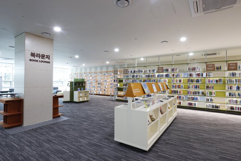 [수원=뉴시스] 경기도서관 1층(사진=경기도 제공) 2025.10.22. photo@newsis.com *재판매 및 DB 금지