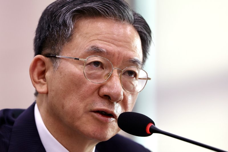 [서울=뉴시스] 김명년 기자 = 정성호 법무부 장관이 14일 오전 서울 여의도 국회 법제사법위원회에서 열린 법무부 등에 대한 국정감사에서 답변하고 있다. 2025.10.14. kmn@newsis.com