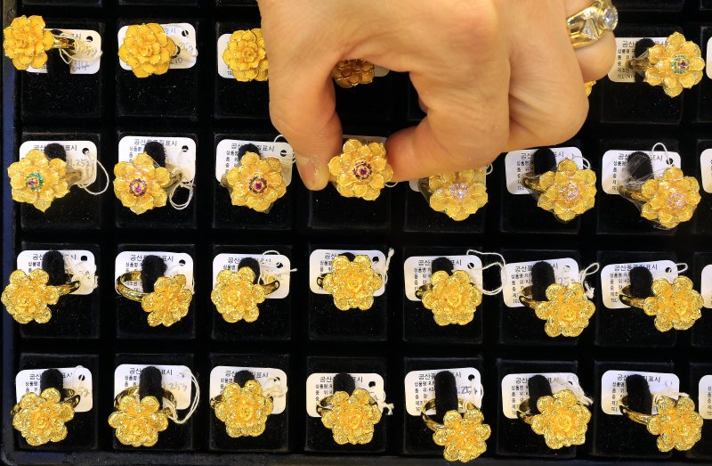 서울 종로구 한 금은방에 금 제품이 진열돼 있는 모습. 2025.10.13/뉴스1 DB ⓒ News1 이호윤 기자