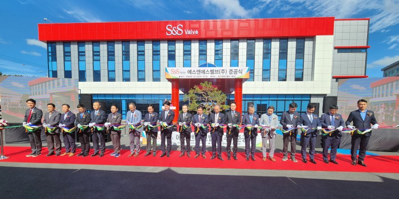 [진주=뉴시스]진주 뿌리산단에 ‘에스앤에스밸브㈜’ 신설공장 준공식.(사진=진주시 제공).2025.10.23.photo@newsis.com *재판매 및 DB 금지