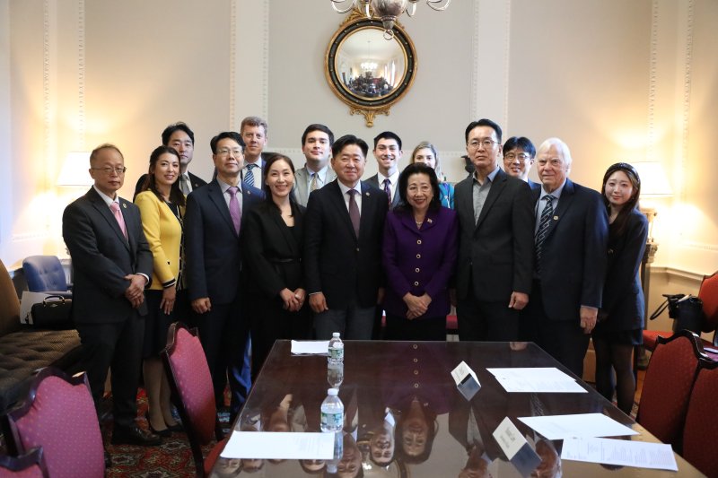 메릴랜드 주정부 관계자들과 만난 오영훈 제주지사(제주도 제공)/뉴스1