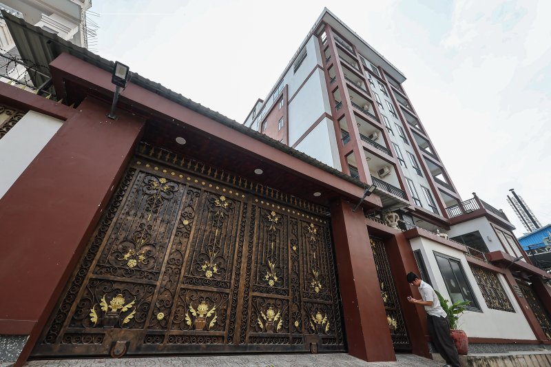 21일(현지시간) 캄보디아 프놈펜 외곽 온라인스캠범죄가 이뤄졌던 건물의 모습. 현지 언론에 따르면 이곳에서 지난달 15일 캄보디아 당국의 단속으로 온라인스캠범죄에 가담한 한국인 33명을 포함해 48명을 체포했다. 2025.10.21/뉴스1 ⓒ News1 김도우 기자