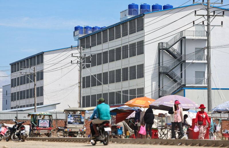 16일(현지시간) 캄보디아과 베트남 국경 지역 쯔러이톰에 위치한 온라인스캠범죄단지. 현지인들에 따르면 이 단지들은 최근 1~2년 사이에 생겼다. 범죄조직들은 지난해부터 캄보디아 당국의 단속이 심해지자 눈을 피하기 위해 국경지대로 거점을 옮기는 것으로 알려졌다. 2025.10.16/뉴스1 ⓒ News1 김도우 기자