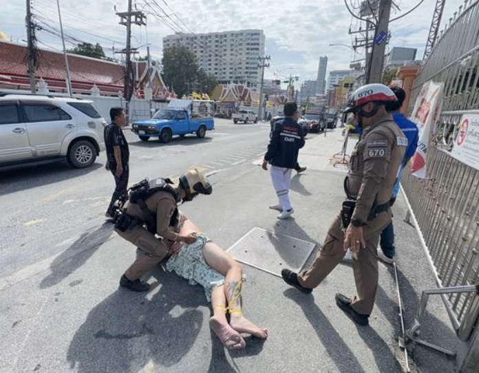 파타야 도심 한복판서 소동 벌인 외국인 남성 논란 길 막더니...