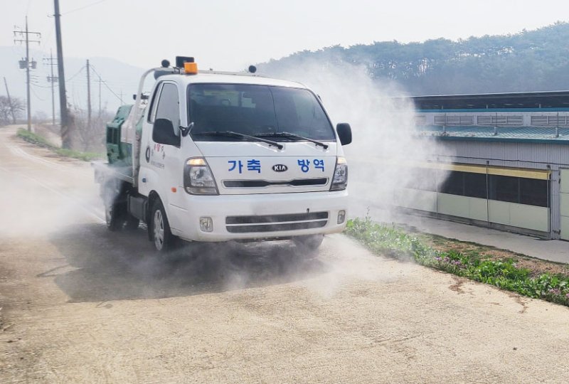 광주시 고병원성 조류인플루엔자 방역.(광주시 제공. 재판매 및 DB 금지) ⓒ News1 박준배 기자